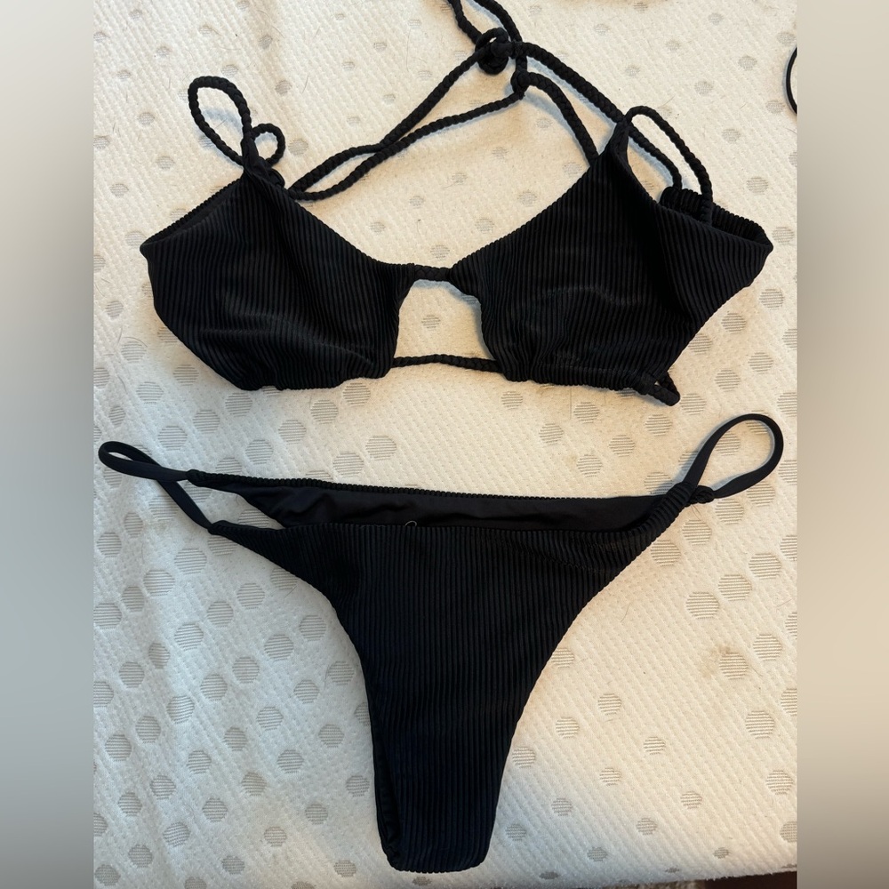 Frankie’s bikinis black